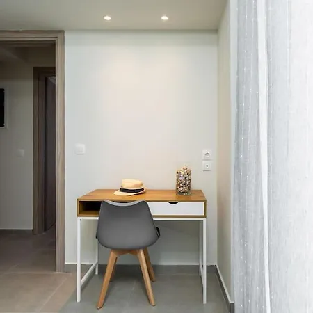 Ilios 3 Bedroom With Sea View In Town Apartment
