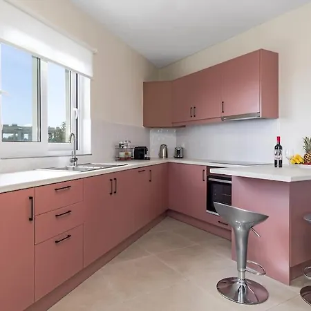 Ilios 3 Bedroom With Sea View In Town
