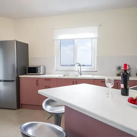 Ilios 3 Bedroom With Sea View In Town Апартаменты