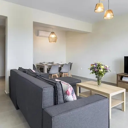 Ilios 3 Bedroom With Sea View In Town Апартаменты