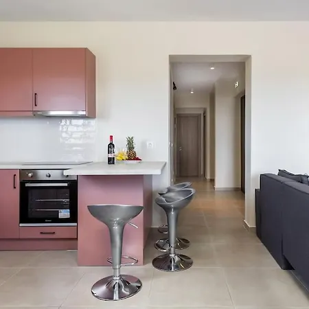 Ilios 3 Bedroom With Sea View In Town Апартаменты